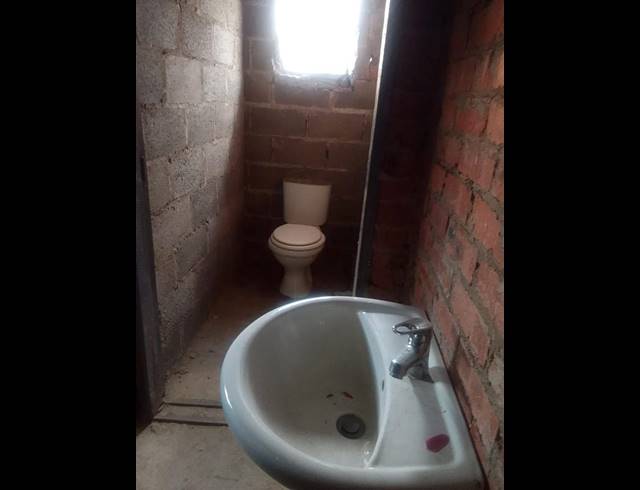 5 BEDROOM HOUSE FOR SALE IN GRASSLANDS